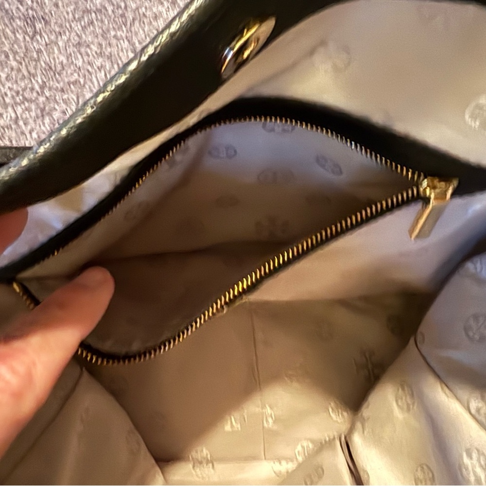 Tory Burch - Black Leather Bag/Tote with Gold Emblem & Details - NEW - Picture 8 of 12